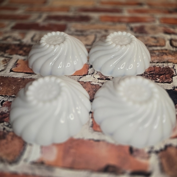 Vintage Hazel Atlas Swirl Fruit Bowls Set Of 4 - Picture 8 of 8